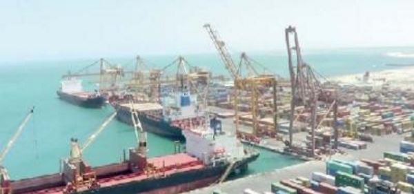 قرار جديد ومفاجئ بشأن مطار عدن ووفد الشرعية يقبل بهذا الحل لميناء الحديدة