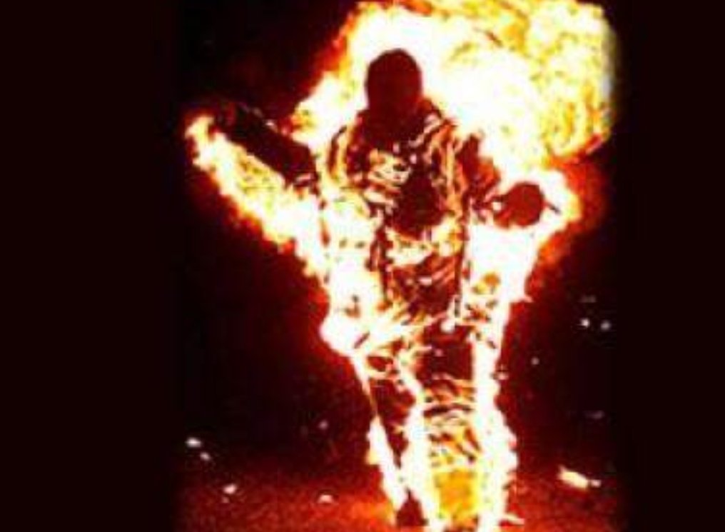 جريمة وحشية في صنعاء لم يتحملها دحابه فأشعل النار في جسده تفاصيل تنذر بثورة غضب عارمة